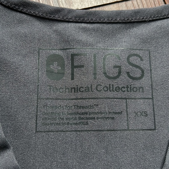 Figs Set Zamora Jogger Pants & Catarina Top Scrubs Charcoal Gray Red Size XXS - Picture 8 of 12